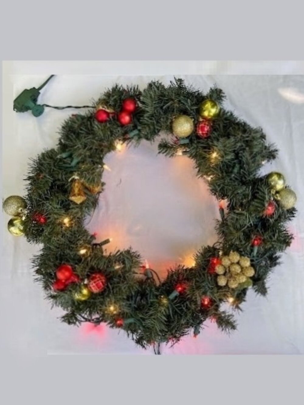Vtg Pre-Lit Crimson & Gold Berry Christmas Wreath